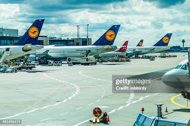 frankfurt airport, frankfurt am main, germany - lufthansa 個照片及圖片檔