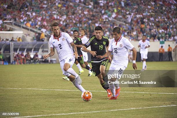 Gold Cup: Mexico Oribe Peralta in action vs Costa Rica Francisco Calvo and Cristian Gamboa during Quarterfinals at MetLife Stadium. East Rutherford,...