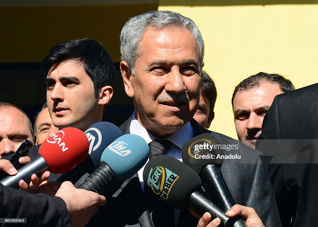 Turkish Deputy Prime Minister votes for local elections