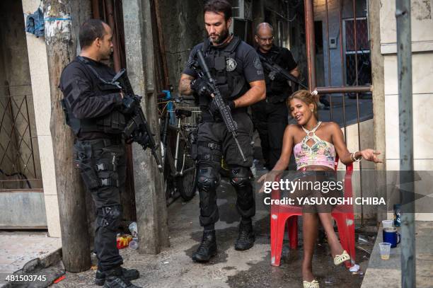 Paramilitary police CORE elite unit personnel patrol the Favela da Mare shantytown complex in Rio de Janeiro, Brazil, on March 30, 2014 early...