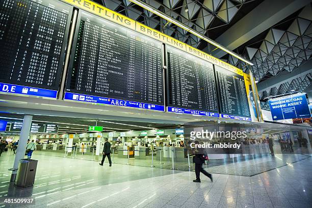 aeroporto di francoforte (francoforte sul meno, germania) - aeroporto internazionale di francoforte foto e immagini stock