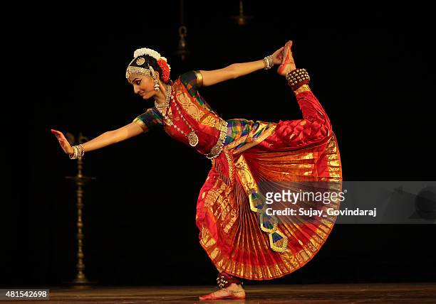 nidhi ravishankar - bharatanatyam - indian dance stock pictures, royalty-free photos & images
