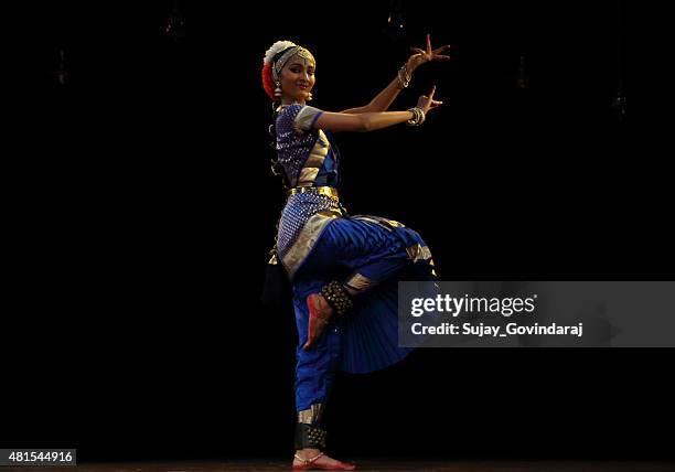 nidhi ravishankar - bharatanatyam - bharatanatyam dancing stock pictures, royalty-free photos & images