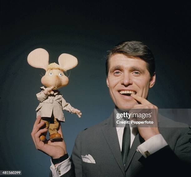 Northern Irish singer Ronnie Carroll posed with the puppet character Topo Gigio in 1968.