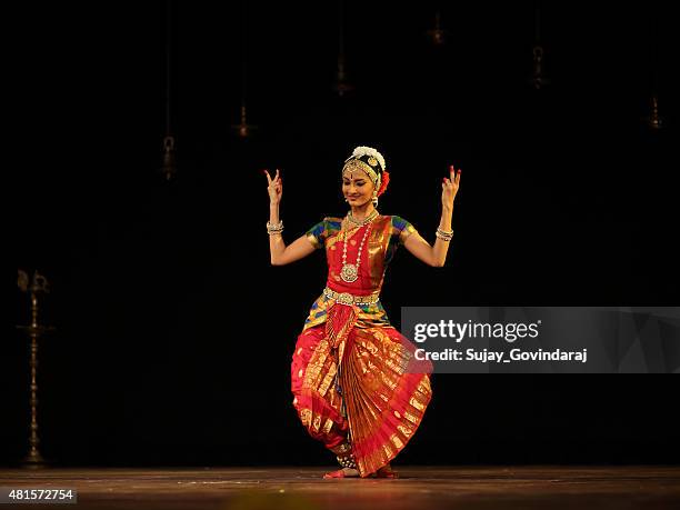 nidhi ravishankar - bharatanatyam - bharatanatyam dancing stock pictures, royalty-free photos & images