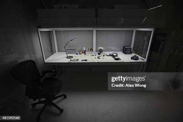 Clean Computing Room 49 Computer Repair Clean Room Stock Photos, High-Res Pictures, and ...
