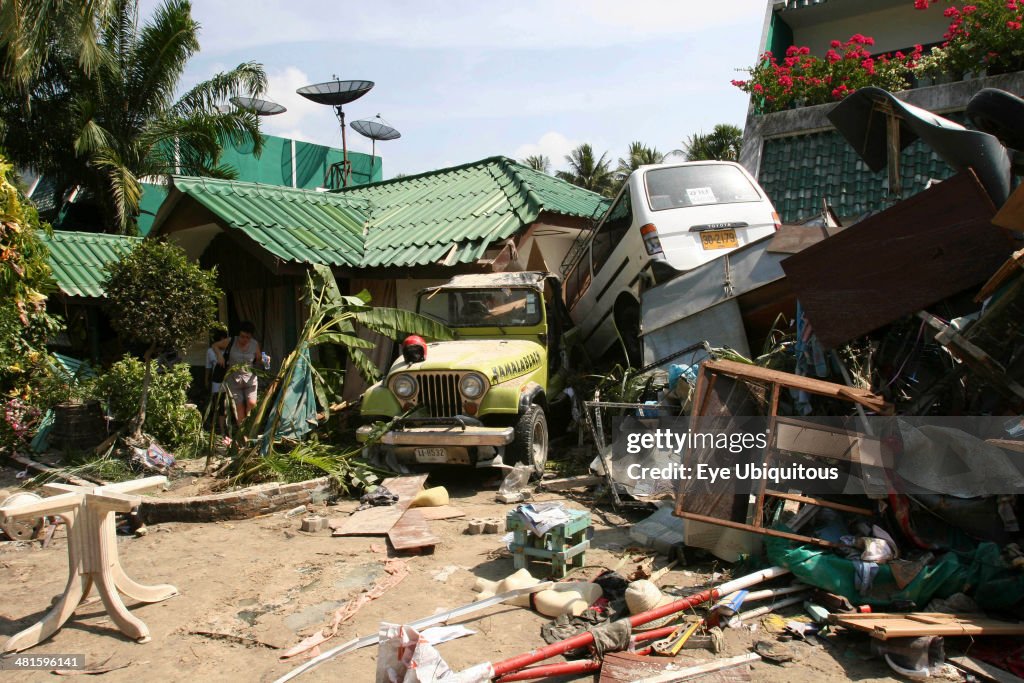 Tsunami, Two cars are left in the grounds of the Laonte Hotel Patong