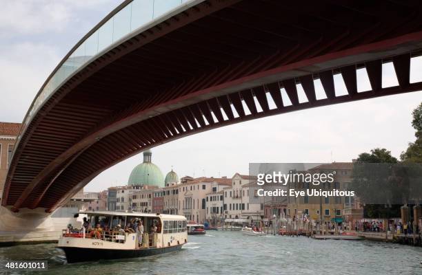 Italy, Veneto, Venice, Ponte di Calatrava Bridge Fourth bridge across the Grand Canal linking the train station and Piazzale by Spanish architect...