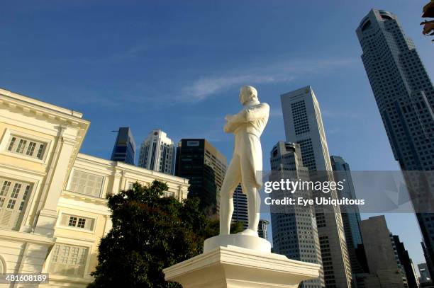 Patung Raffles 125 Raffles Statue Stock Photos, High-Res Pictures, and Images - Getty ...