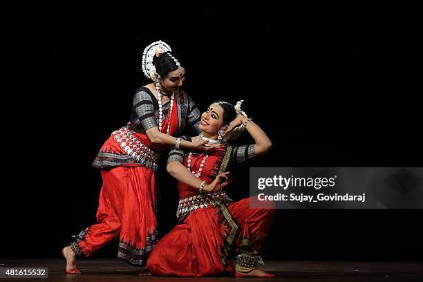 odissi - indian dance stock pictures, royalty-free photos & images