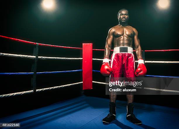 african descent boxer in boxing ring - boksring stockfoto's en -beelden