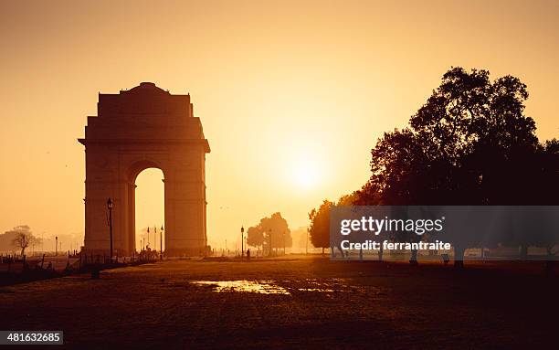 india gate new delhi - delhi foto e immagini stock