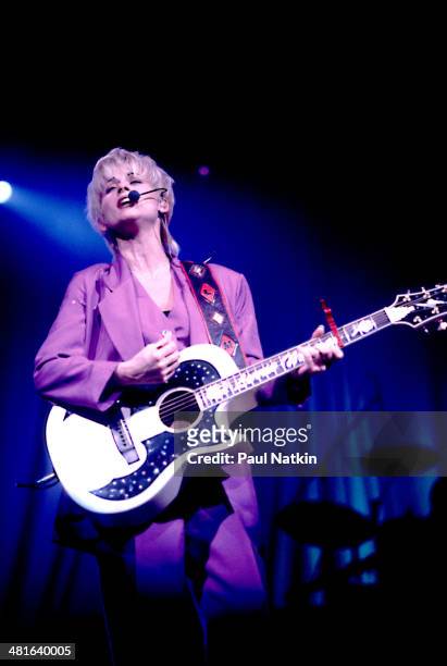 Musician Lorrie Morgan performs onstage, Chicago, Illinois, December 2, 1995.