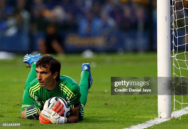 Marcelo Barovero, of River Plate catches the ball, during a match between Boca Juniors and River Plate as part of 10th round of Torneo Final 2014 at...