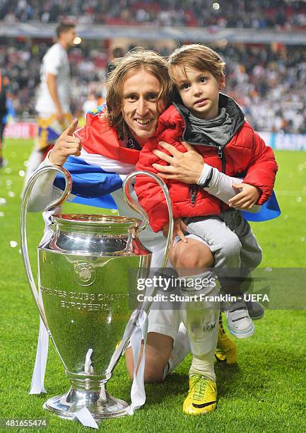 Luka Modric of Real Madrid and his son Ivano celebrate with the trophy during the UEFA Champions League Final between Real Madrid CF and Club...