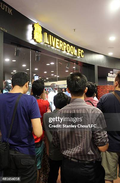 Liverpool FC fans gather for the arrival of Dietmar Hamann at the official Liverpool FC boutique in Lot 10 Mall on July 23, 2015 in Kuala Lumpur,...