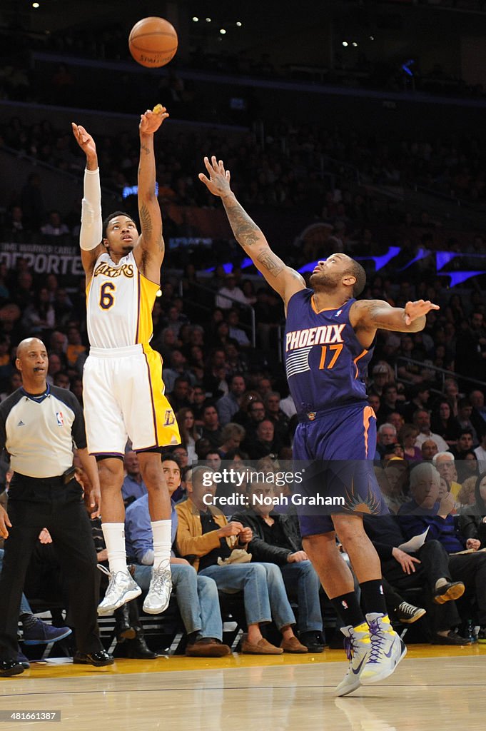 Phoenix Suns v Los Angeles Lakers