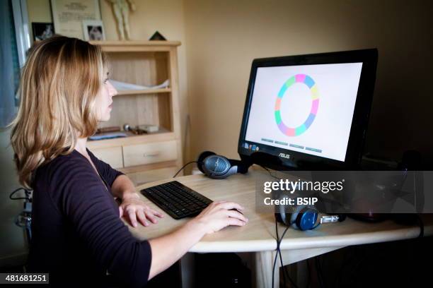 Reportage in the Chrysalide wellness centre in France that specialises in chromotherapy. At the beginning of each course of treatment, the patients...