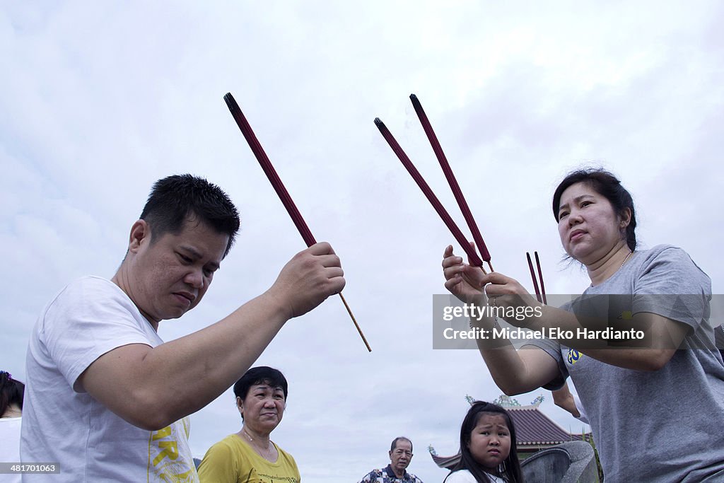 Chinese Communities In West Kalimantan Celebrate Cheng Beng