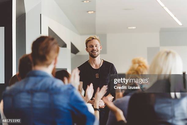 seminar for students, young teacher giving a lecture - management student stockfoto's en -beelden