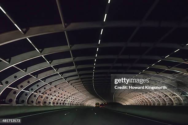 road tunnel in melbourne - túnel de carretera fotografías e imágenes de stock