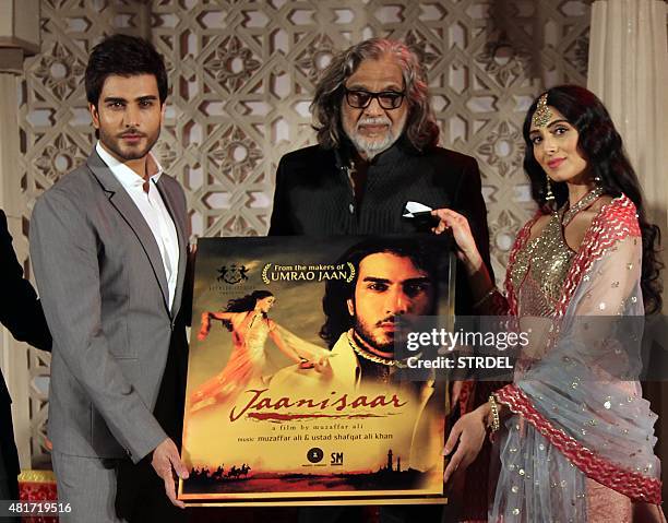 Pakistani actor Imran Abbas and Indian Bollywood actress Pernia Quershi pose with director Muzaffar Ali during the music launch for the forthcoming...