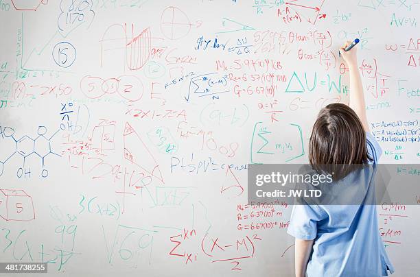 schoolgirl in front of wipe board, math equations - algèbre photos et images de collection