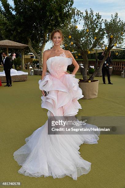 Carolina Parsons poses as she attends the Cocktail reception during The Leonardo DiCaprio Foundation 2nd Annual Saint-Tropez Gala at Domaine Bertaud...