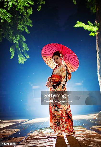 beautiful japanese woman with kimono in tokyo, japan - kimono stock pictures, royalty-free photos & images