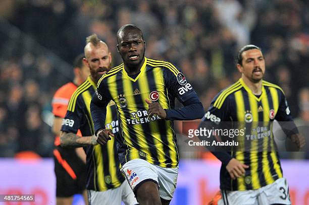 Mousssa Sow , Mehmet Topuz and Raul Meireles of Fenerbahce celebrate after scoring a goal during the Turkish Spor Toto Super League football match...