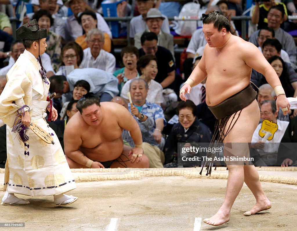 Grand Sumo Nagoya Tournament - Day 13