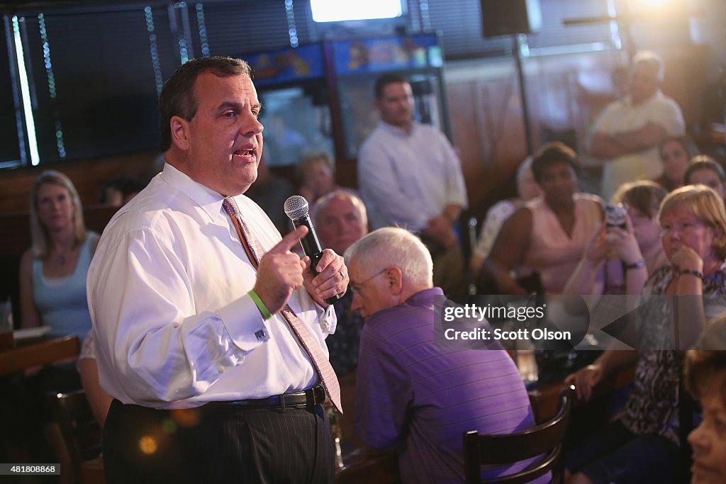 Chris Christie Campaigns Across The Hawkeye State