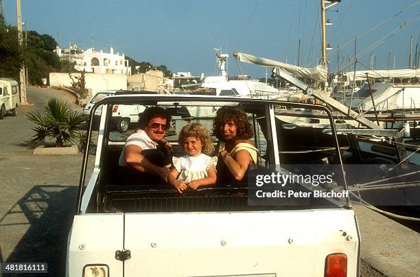 Michaela May, Ehemann Dr. Jack Schiffer, Tochter Alexandra, ARD-Serie "Schöne Ferien", Folge 2 "Mallorca" am , Insel Mallorca, Spanien.