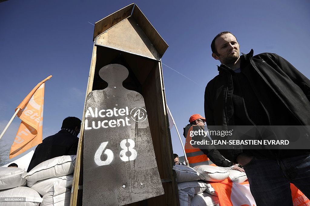 FRANCE-LABOUR-ALCATEL-LUCENT