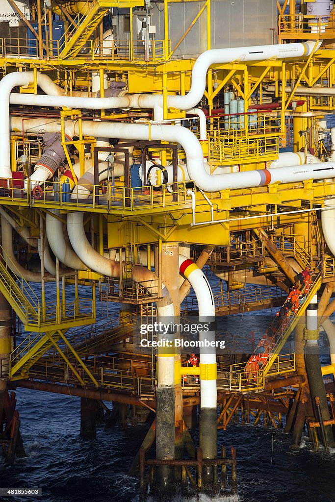 Views From a Pemex Oil Platform As CEO Sees Yearly Crude Output Above 2.5 Million Barrels Per Day