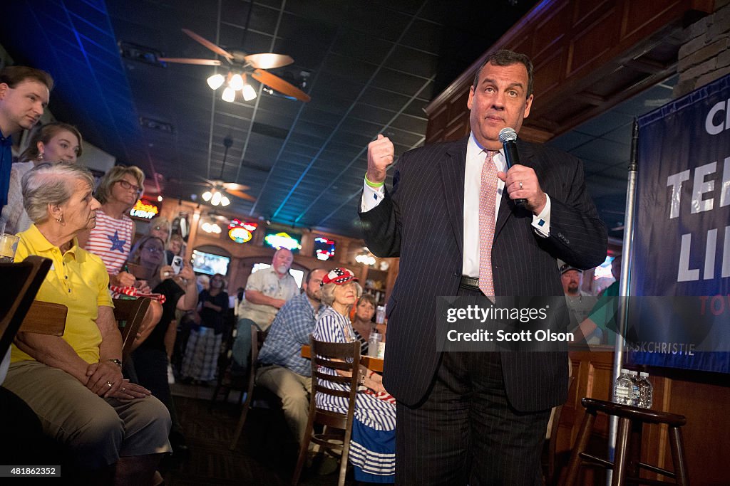 Chris Christie Campaigns Across The Hawkeye State