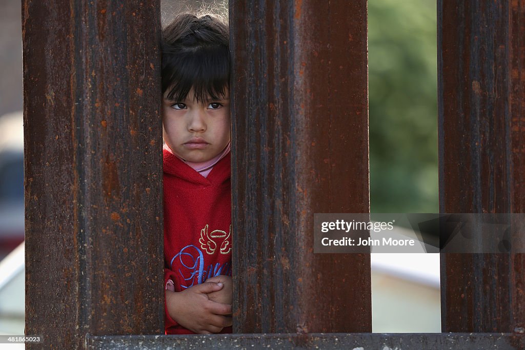 Bishops Hold Mass And Procession On US Border In Support Of Immigration Reform