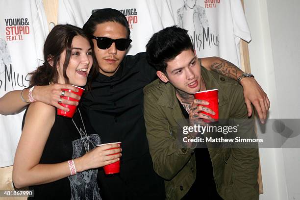 Fan 3 Rapper Fan 3 (Rapper) Photos and Premium High Res Pictures - Getty Images