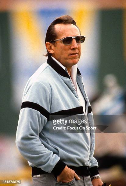 Managing General Partner Al Davis of the Oakland Raiders looks on before the start of an NFL football game circa 1975 at the Oakland-Alameda County...