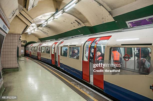 Bakerloo Train 76 London Underground Bakerloo Stock Photos, High-Res Pictures, and ...