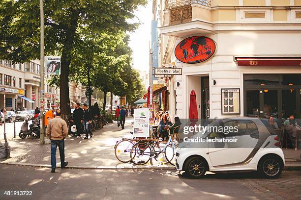 berlín, kreuzberg - berlin cafe fotografías e imágenes de stock