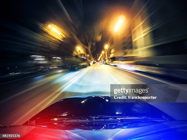 polizia di inseguire sulla città - cacciare foto e immagini stock