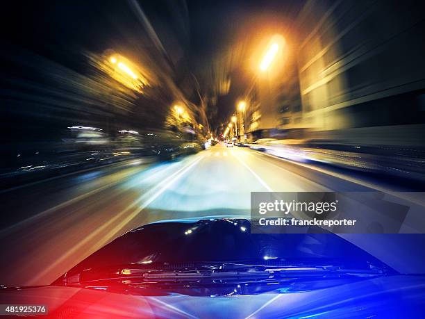 police chasing on the city - achtervolgen stockfoto's en -beelden