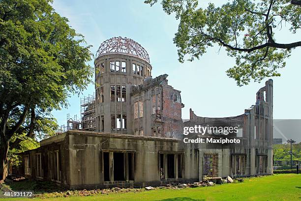 bomba atómica memorial edificio de hiroshima, japón - nagasaki kyushu fotografías e imágenes de stock