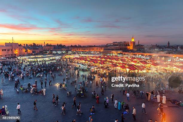 evening djemaa el fna square with koutoubia mosque, marrakech, morocco - djemma el fna square 個照片及圖片檔