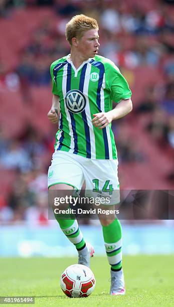 Kevin de Bruyne of Wolfsburg runs with the ball during the Emirates Cup match between VfL Wolfsburg and Villareal at the Emirates Stadium on July 25,...
