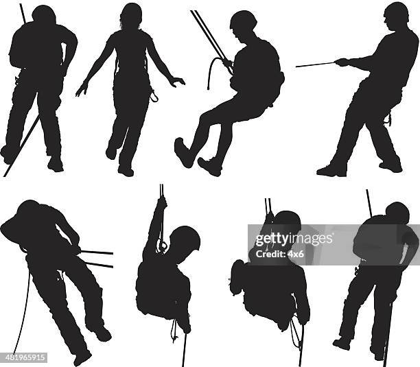 ilustraciones, imágenes clip art, dibujos animados e iconos de stock de extreme adventure personas barranquismo y rápel - montañismo