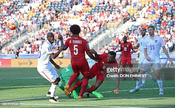 And Panama players struggle for the ball during the 2015 CONCACAF Gold Cup third place match between the USA and Panama July 25, 2015 in Chester,...