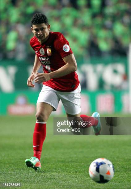 Elkeson of Guangzhou Evergrande runs to the ball during the AFC Champions League match between Jeonbuk Hyundai Motors and Guangzhou Evergrande at...