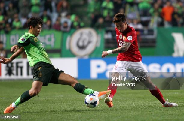 Zhang Linpeng of Guangzhou Evergrande and Lee Dong-Gook of Jeonbuk Hyundai Motors battle for the ball during the AFC Champions League match between...